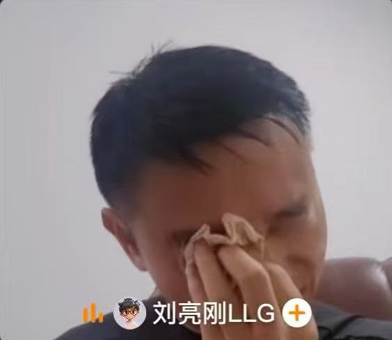 安全的股票配资平台 男子强奸大嫂出狱后刺死见义勇为者, 被害人儿子回忆: 父亲组织村民修的路越走越宽